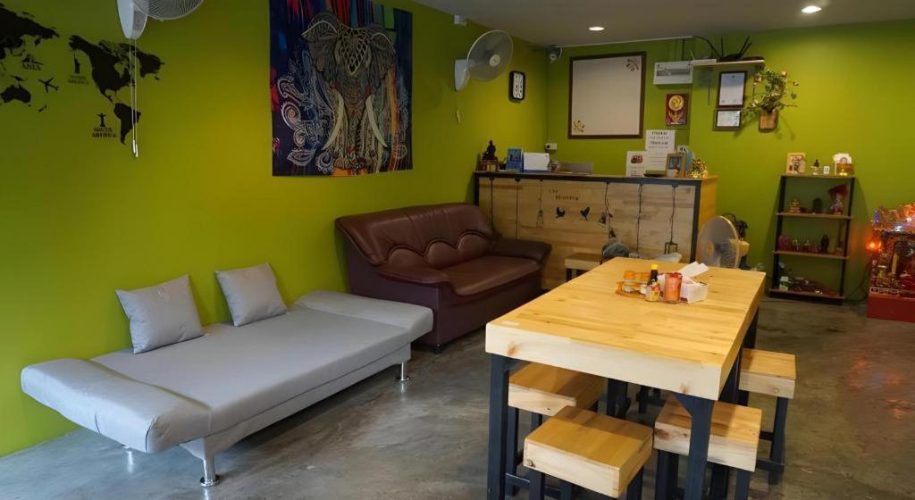 Oyo 730 Meedee Hostel Bangkok Bagian luar foto